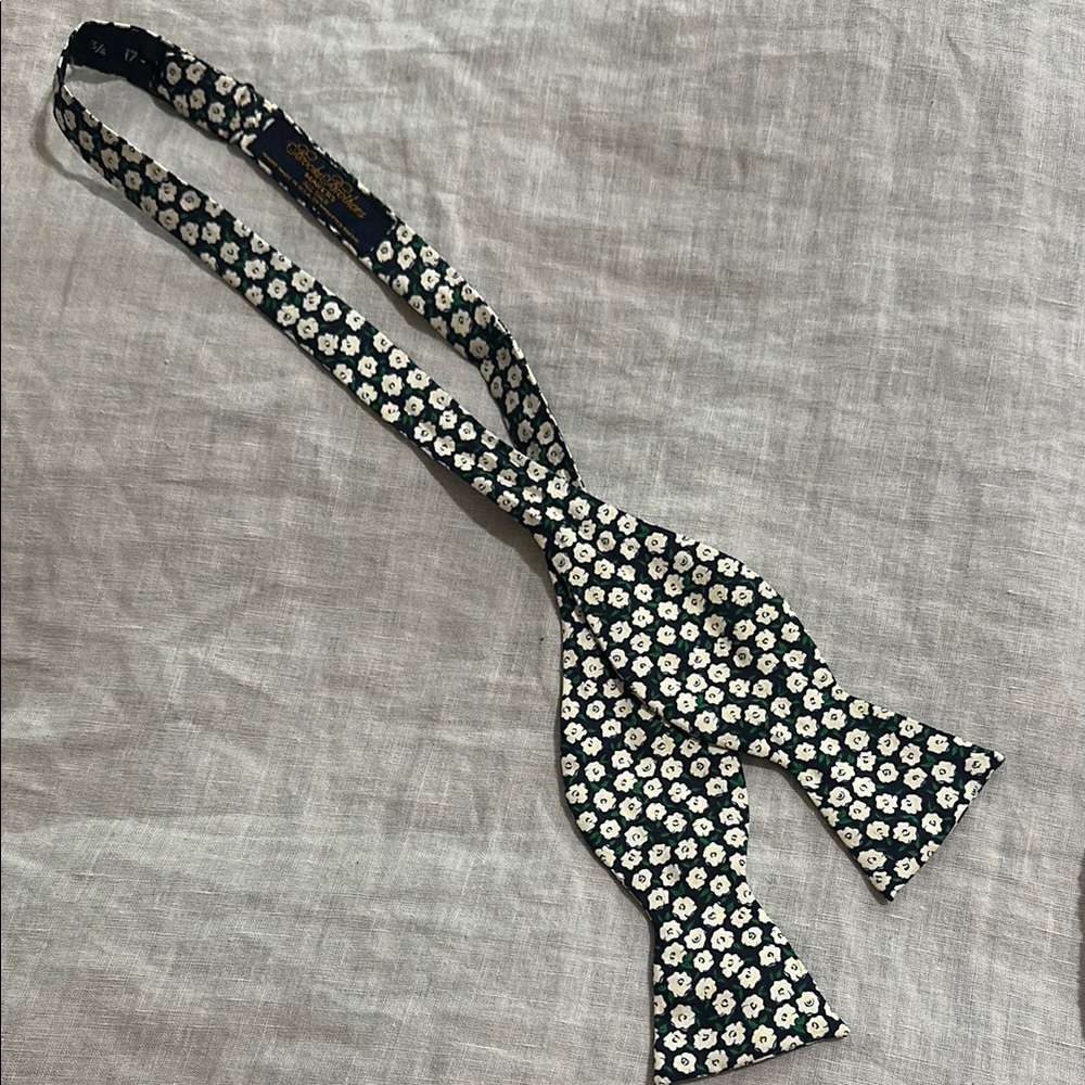 Brooks Brothers Blue and White Bow Tie